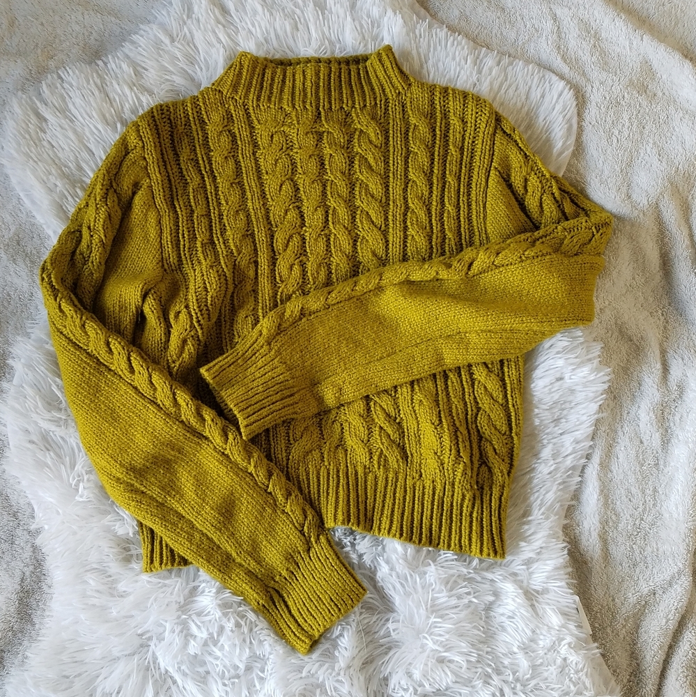 Spring Green Sweater - Picture 2 of 2